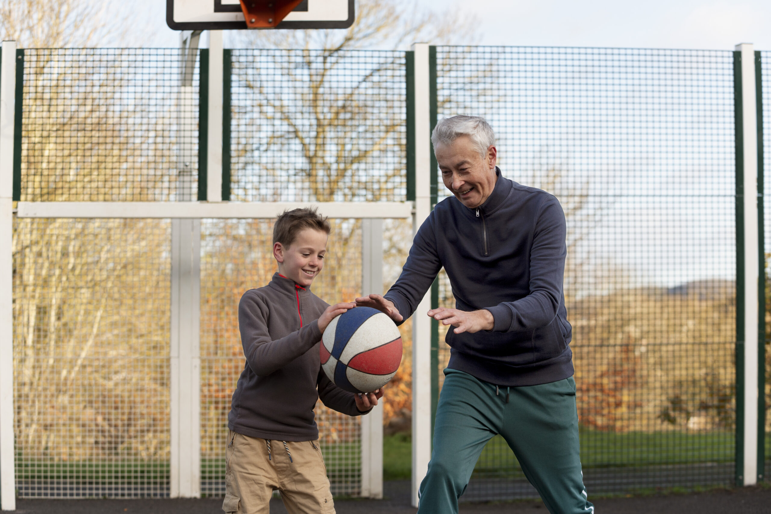 medium-shot-kid-grandpa-playing-game